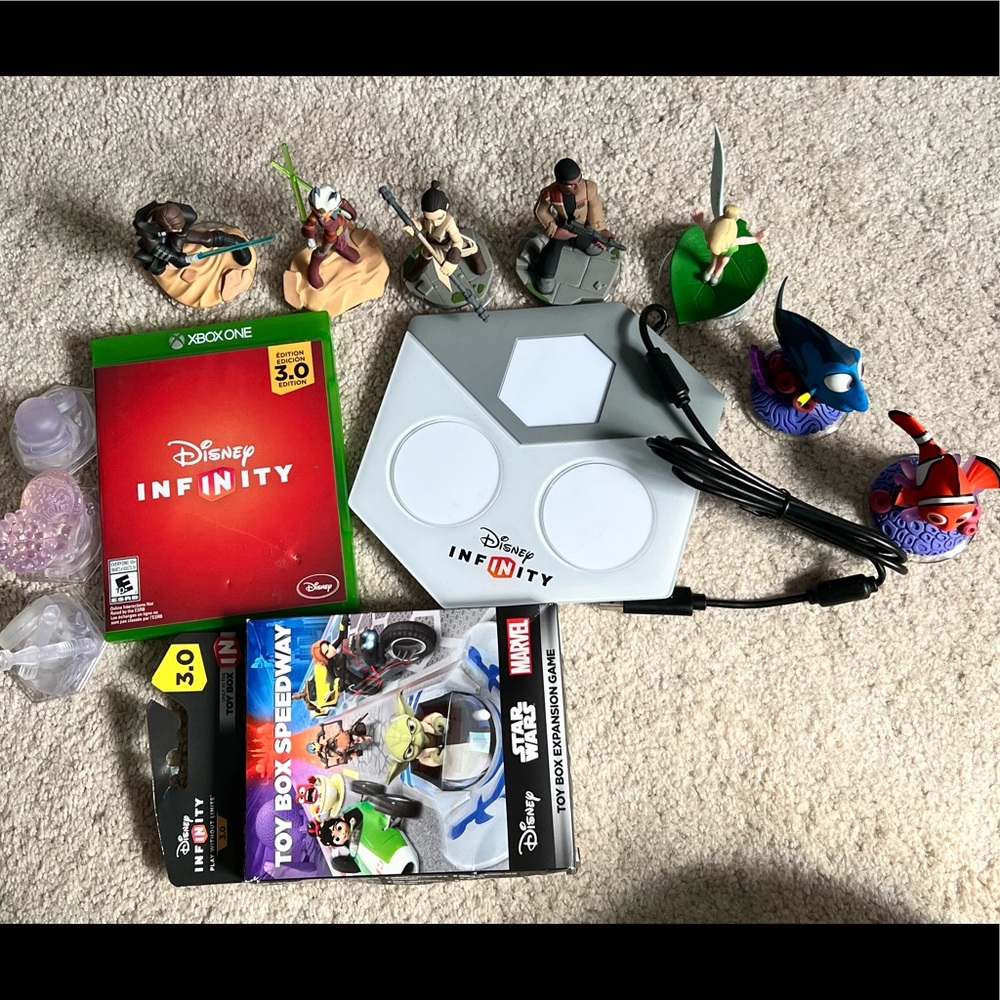 Disney Infinity 3.0 with games figures and portal included